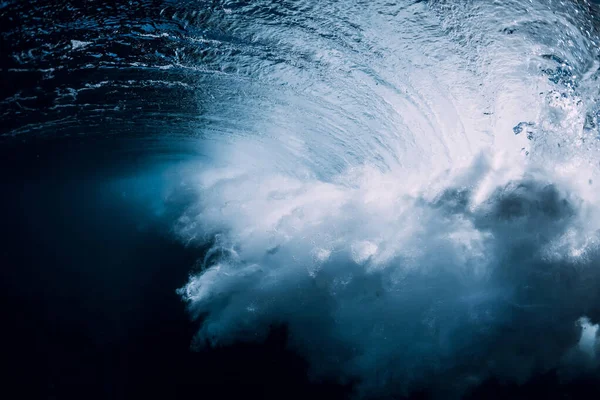 Brekende Golf Met Schuim Bubbels Onder Water Transparant Oceaanwater — Stockfoto
