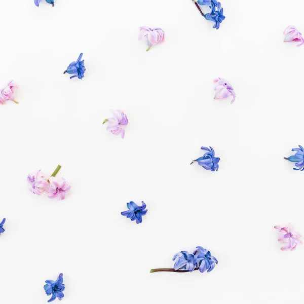 Floral Μοτίβο Από Πέταλα Και Λουλούδια Λευκό Φόντο Επίπεδο Lay — Φωτογραφία Αρχείου