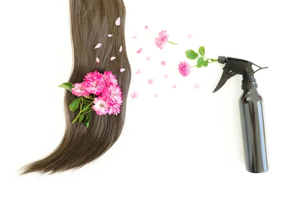 Composición Peluquería Belleza Con Spray Para Peinar Cabello Flores Rosas —  Fotos de Stock