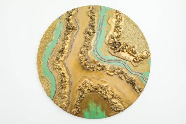 Yuvarlak reçine sanat eserleri altın renkler ve camla.