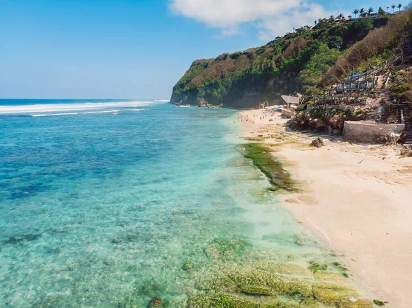 Vacker Klippa Och Strand Med Turkosa Havet Bali Antenn Utsikt — Stockfoto