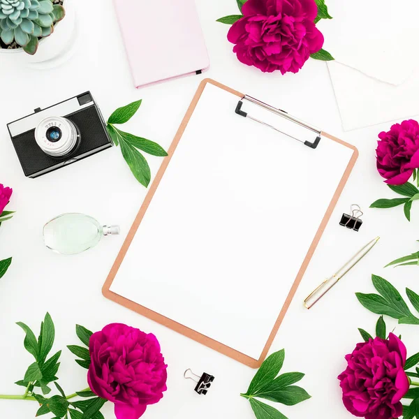 Home Office Composition Freelancer Workspace Clipboard Diary Retro Film Camera — Stock Photo, Image