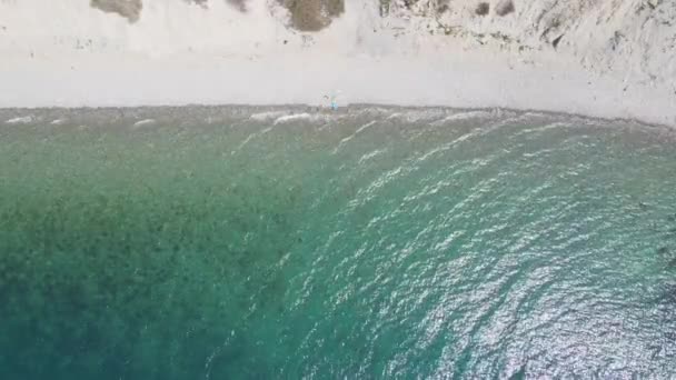 蓝海石滩的空中景观 海上的夏日 — 图库视频影像