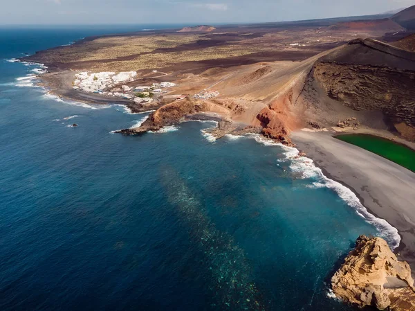 Uitzicht Vanuit Lucht Het Vulkanische Kratermeer Bij Golfo Lanzarote Spanje — Stockfoto