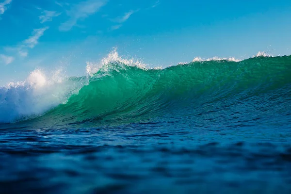 Onda Ruptura Ideal Oceano Turquesa Onda Dia Ensolarado — Fotografia de Stock