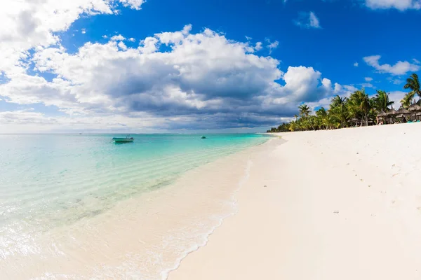 Tropical Landscape Luxury Beach Blue Ocean Mountain Sky Mauritius Island — Stok fotoğraf