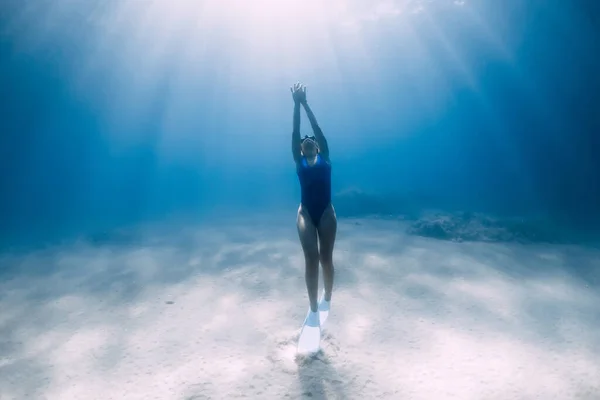 Female Freediver Glides Fins Underwater Ocean Sunlight — Stock Photo, Image