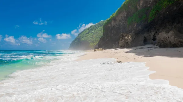 Playa Tropical Salvaje Playa Arena Paradisíaca Océano Azul Con Olas — Foto de Stock