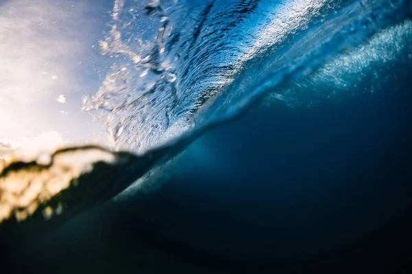 Krossande Surfvåg Havet Med Varma Toner Vid Soluppgång Eller Solnedgång — Stockfoto