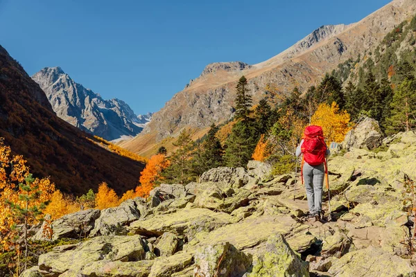 Hiker Backpack Enjoying View Autumnal Mountains Mountain Woman Tourist — Φωτογραφία Αρχείου