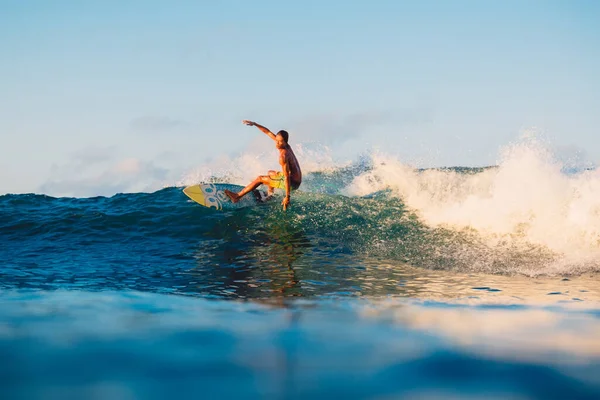 May 2021 Lombok Indonesia Professional Surfer Does Tricks Surfboard Ocean — Stock Photo, Image