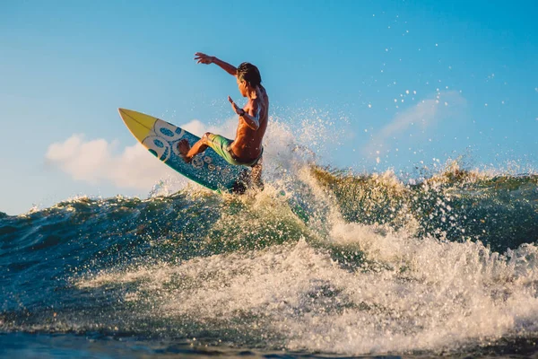 May 2021 Lombok Indonesia Professional Surfer Does Tricks Surfboard Ocean — Stock Photo, Image