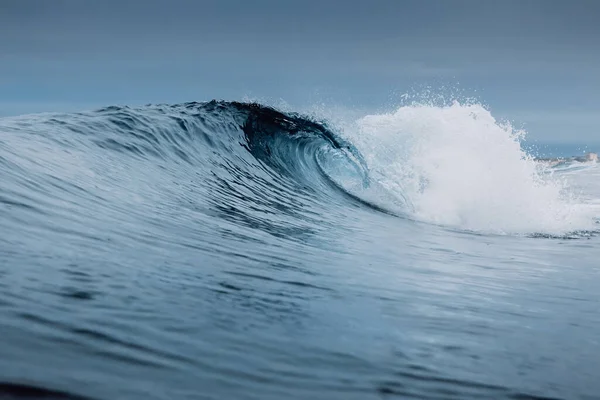 Krachende Glasige Welle Sandstrand Perfekter Wellengang Zum Surfen — Stockfoto