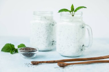 Chia tohumlu sağlıklı diyet smoothie, vejetaryen gıda ve sağlık konsepti