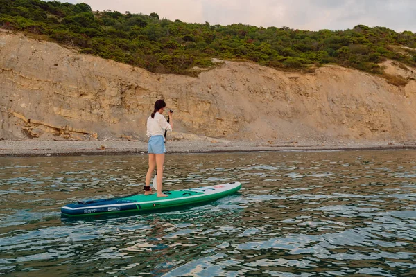 Junio 2021 Anapa Rusia Deportiva Mujer Remo Stand Paddle Board —  Fotos de Stock