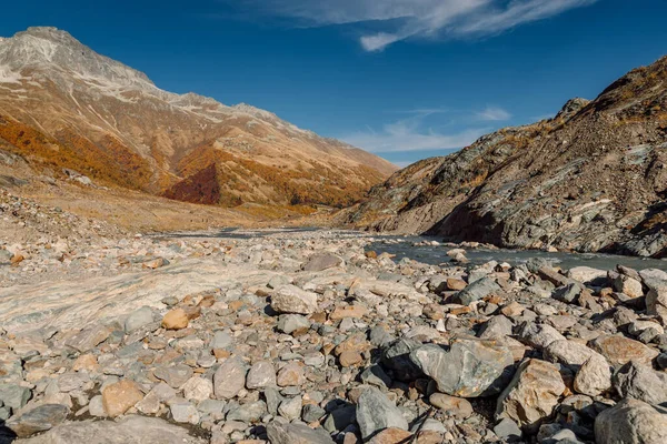 Скелясті Гори Ріка Камінням Альпійський Ландшафт — стокове фото