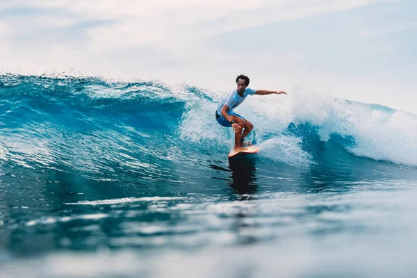 April 2019 Bali Indonesia Indonesian Surfer Alik Rudiarta Training Surfboard — Stock Photo, Image