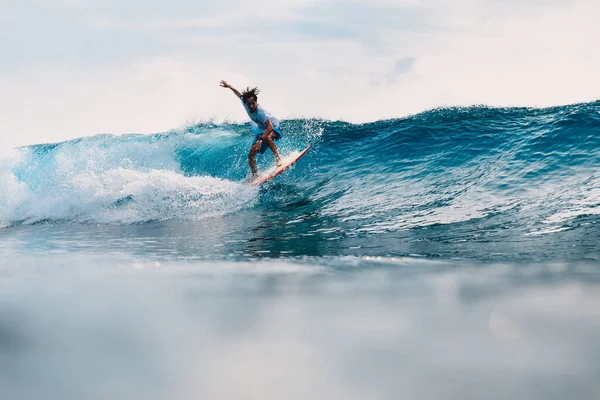 Abril 2019 Bali Indonésia Surfista Indonésio Alik Rudiarta Treinando Prancha — Fotografia de Stock