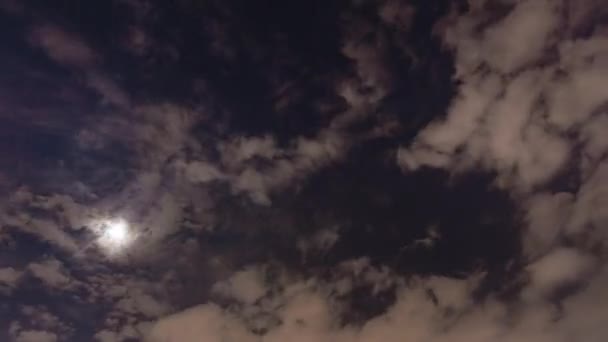 Awan Lapse Waktu Bergerak Dalam Langit Malam — Stok Video
