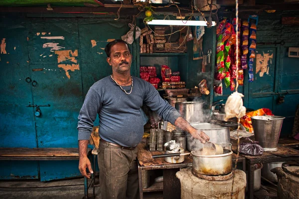 Varanasi India Jan 2013 India Fat Man Selling Coffee Market — Stock Photo, Image
