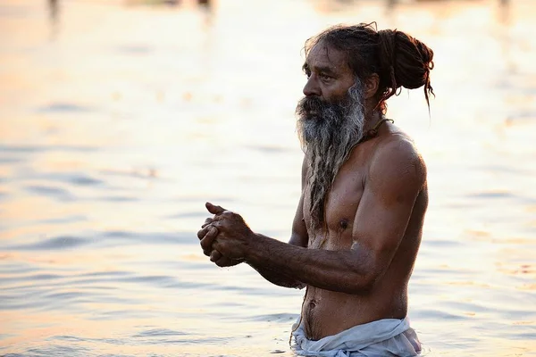 Varanasi Indie 2013 Indián Knírem Bez Košile Řece Ganga Koupání — Stock fotografie