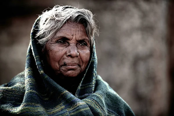 Varanasi India Maart 2013 Oude Vrouwen Traditionele Outfits Die Naar — Stockfoto