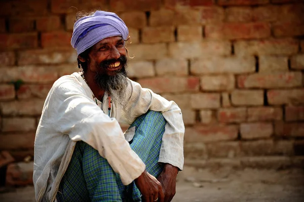 Varanasi India Mar 2013 Egy Fehér Inges Szakállas Indiai Férfi — Stock Fotó