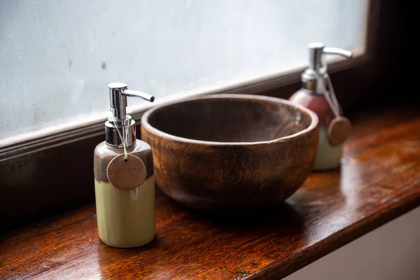 Ceramic Bottles Shampoo Shower Gel Placed Large Wooden Bowl Put — Stock Photo, Image