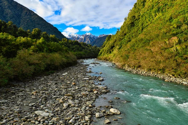 Torrente Acqua Turchese Rocce Fluviali Che Scorre Tra Montagne Centro — Foto Stock