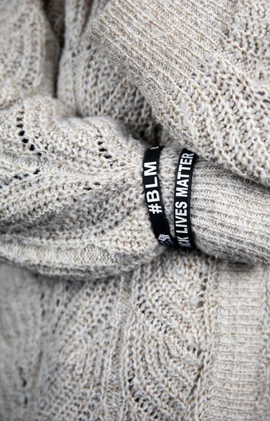 Black lives Matter movement wristband bracelets, sayitbands in black and white, background concept for antiracism — Stock Photo, Image