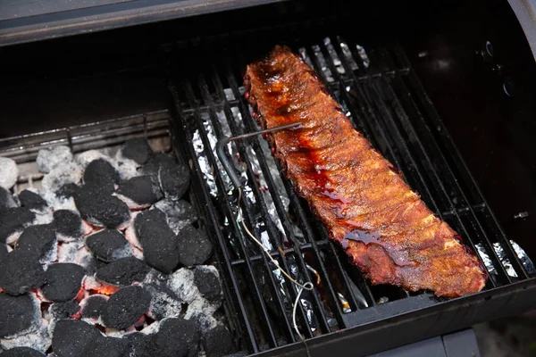 Digital termometer grill, grill, grill för biffstek och extra revbensspjäll övrigt kött. mättemperatur — Stockfoto