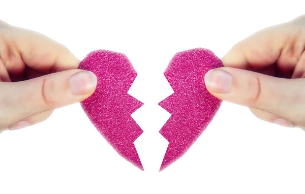 Dwie ręce trzymając dwie połówki złamanego różowego serca na dwie części razem na białym tle, romantyczny, randki, Walentynki koncepcja dzień — Zdjęcie stockowe
