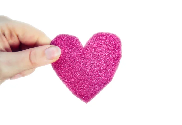 Tangan wanita memegang hati merah muda yang berkilau terisolasi dengan latar belakang putih untuk Hari Kasih Sayang atau konsep kesehatan yang romantis — Stok Foto