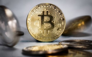 Bitcoin şifreleme, borsa konsepti. makro çekim, altın sanal para, teknoloji, iş, borsa konsepti modern arka plan yakın plan