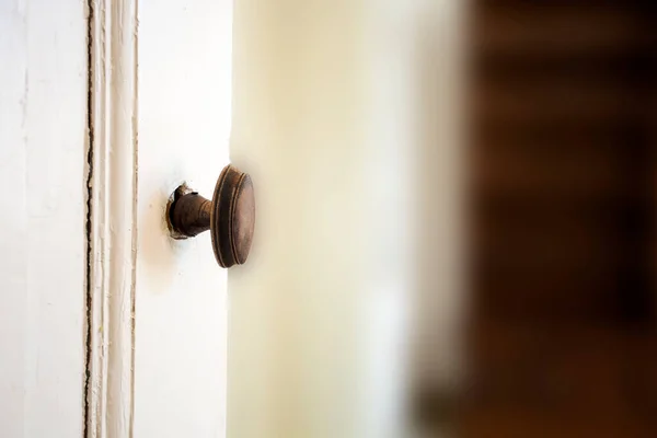 Door open to new home, New construction property, needs renovation, investment real estate wooden door with copy space background — Stock Photo, Image