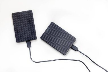 Harici sabit disk sürücüsü beyaz arka planda izole edildi. Depolama bilgisayarı ve dizüstü bilgisayar için modern tasarım. Boşluğu kopyala, üst görünüm