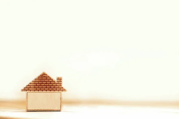 Miniaturowy Drewniany Domek Nieruchomości Hipoteka Koncepcja Nieruchomości Inwestycyjnych Przestrzenią Kopiowania — Zdjęcie stockowe