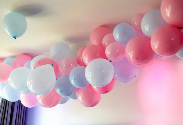 Género Revelar Fiesta Azul Rosa Globos Sala Estar Pared Blanca — Foto de Stock