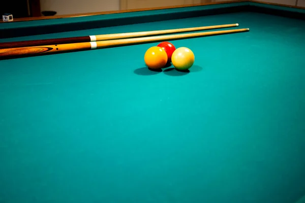 Green Cloth Billiards Pool Table Red Yellow White Ball Hobby — Stock Photo, Image