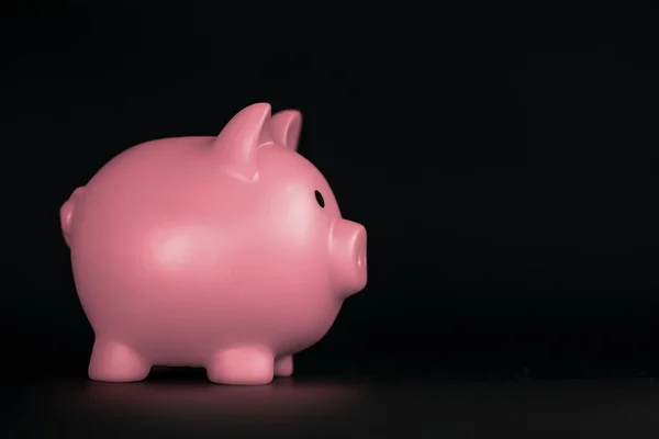 Pink Piggy Bank Horizontaal Zwarte Achtergrond Met Kopieerruimte Business Besparingen — Stockfoto