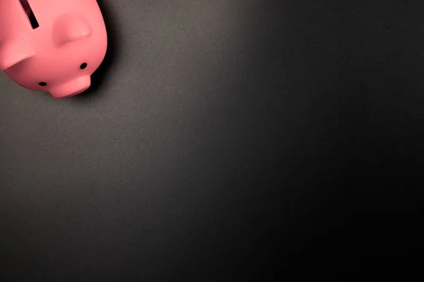 Pink Piggy Bank Черном Фоне Сверху Пробелом Копирования — стоковое фото