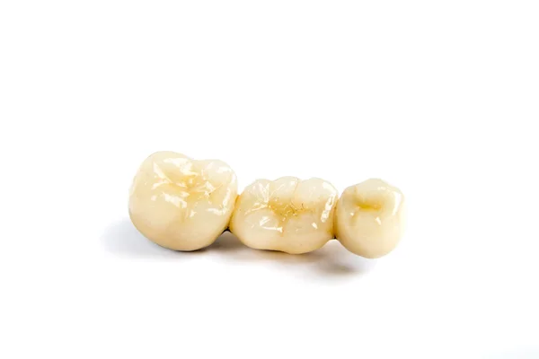 Coronas dentales de cerámica sobre fondo blanco. Aislado . —  Fotos de Stock