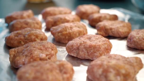 Raw Minced Meat Kitchen Board Close Video Cooking Juicy Meatballs — Vídeo de Stock