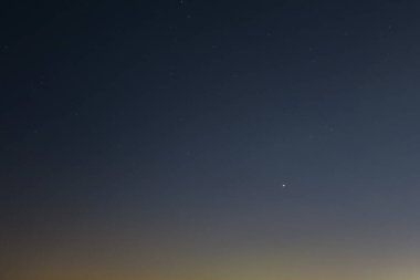 Jüpiter ve Satürn 'ün Büyük Kavşağı 21.12.2020' de Dubai üzerinde görüldü..