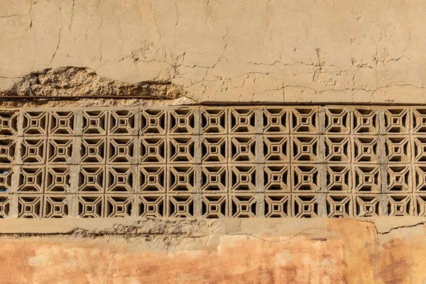Parede Pedra Velha Com Ornamentos Árabes Aberturas Jazirah Hamra Cidade — Fotografia de Stock