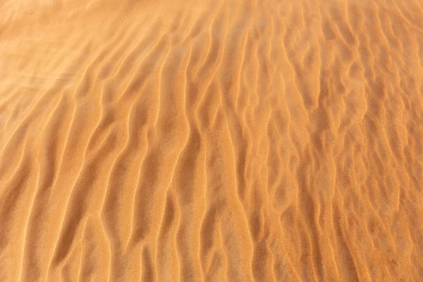 波紋としわと砂丘のクローズアップテクスチャ アラブ首長国連邦 — ストック写真