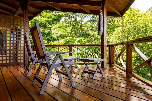 Duas Cadeiras Madeira Terraço Madeira Topos Árvores Morne Seychelles National — Fotografia de Stock