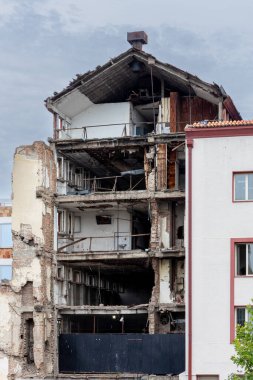 Sırbistan 'ın başkenti Belgrad' da düzenlenen 1999 NATO hava harekatı sırasında eski Sırbistan Radyo Televizyonu 'nun (RTS) kalıntıları yıkıldı.