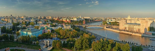 Moscovo cidade Kremlin & Moscovo panorama do rio Imagens Royalty-Free