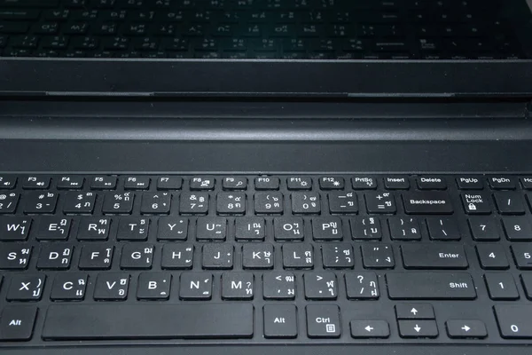 Клавиатура Ноутбука Тайскими Символами — стоковое фото
